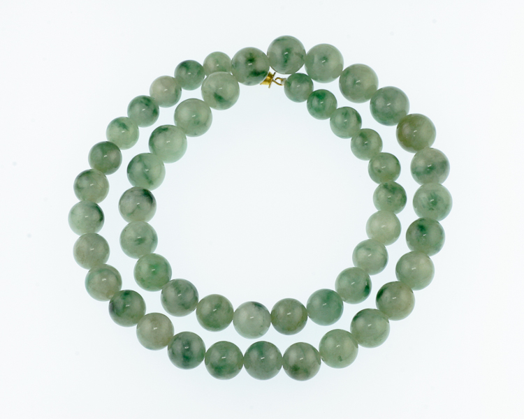 Jadeite (type-A) bead necklace - Click Image to Close