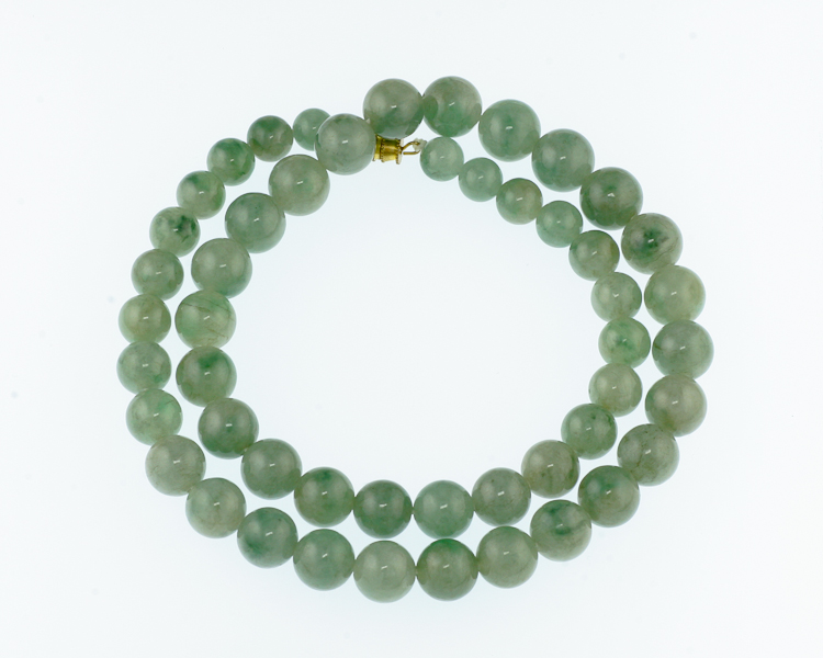 Jadeite (type-A) bead necklace - Click Image to Close