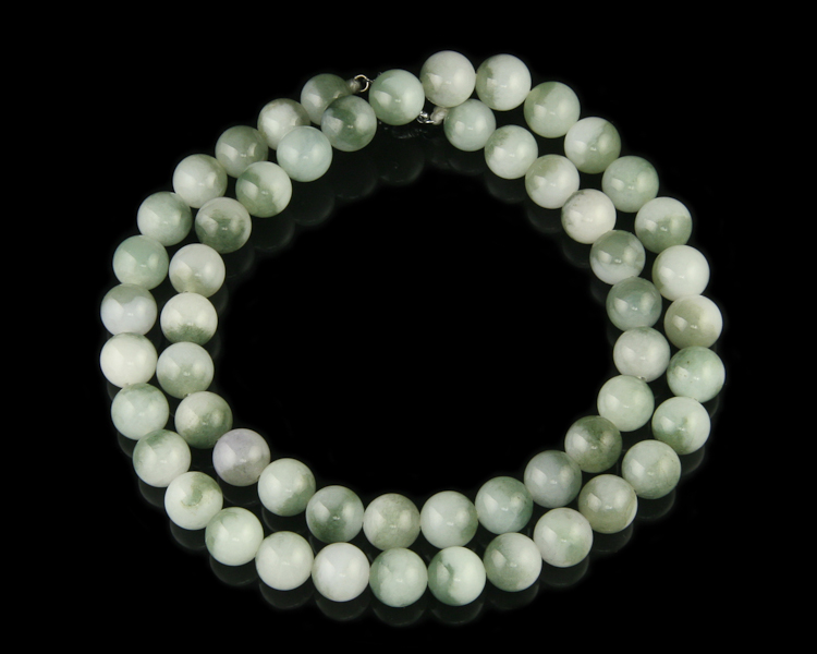 Jadeite (type-A) bead necklace - Click Image to Close