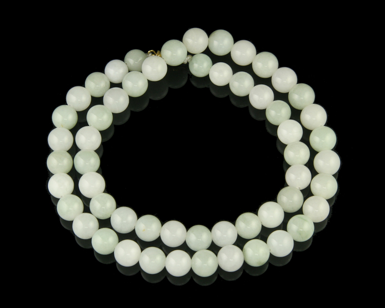 Jadeite (type-A) bead necklace - Click Image to Close