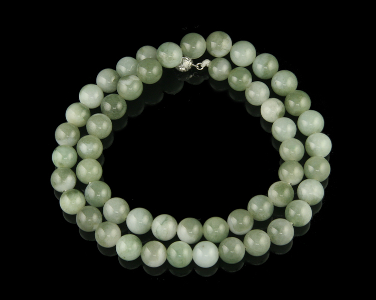 Jadeite (type-A) bead necklace - Click Image to Close