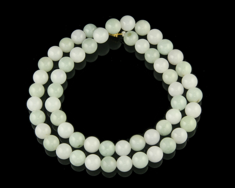 Jadeite (type-A) bead necklace - Click Image to Close