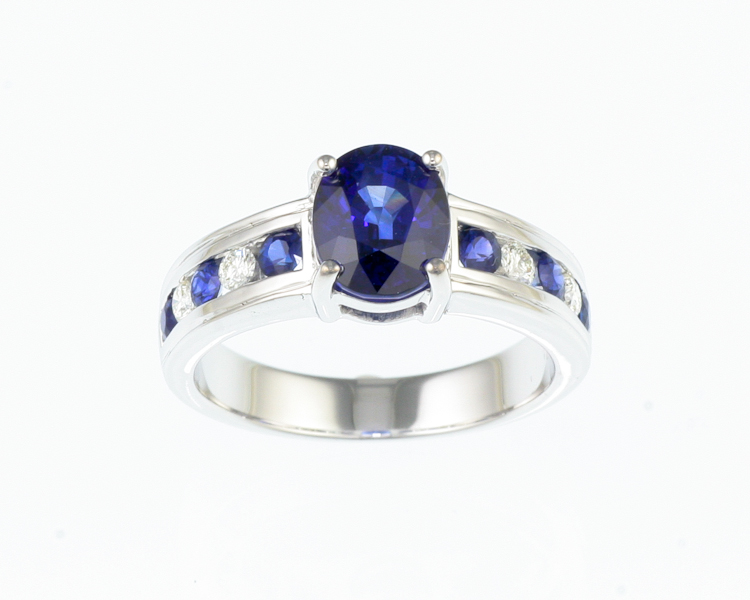 Blue sapphire and diamond ring - Click Image to Close