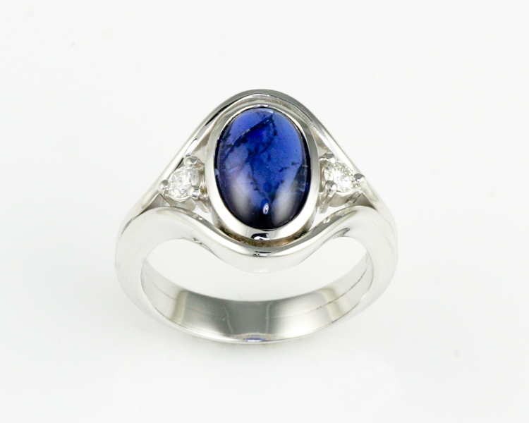 Blue sapphire and diamond ring - Click Image to Close