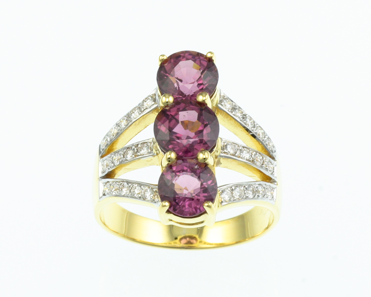 Garnet and diamond ring - Click Image to Close