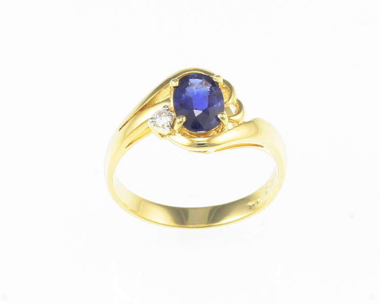 Blue sapphire and diamond ring - Click Image to Close