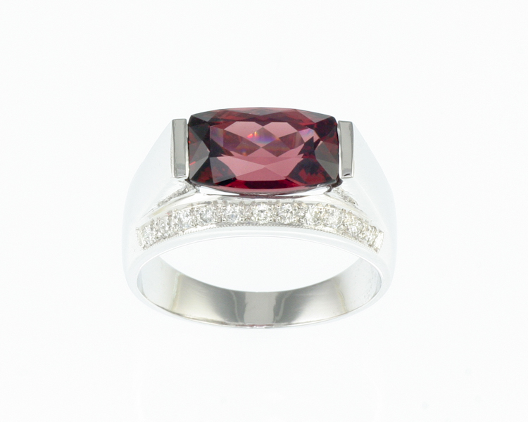 Garnet and diamond ring - Click Image to Close