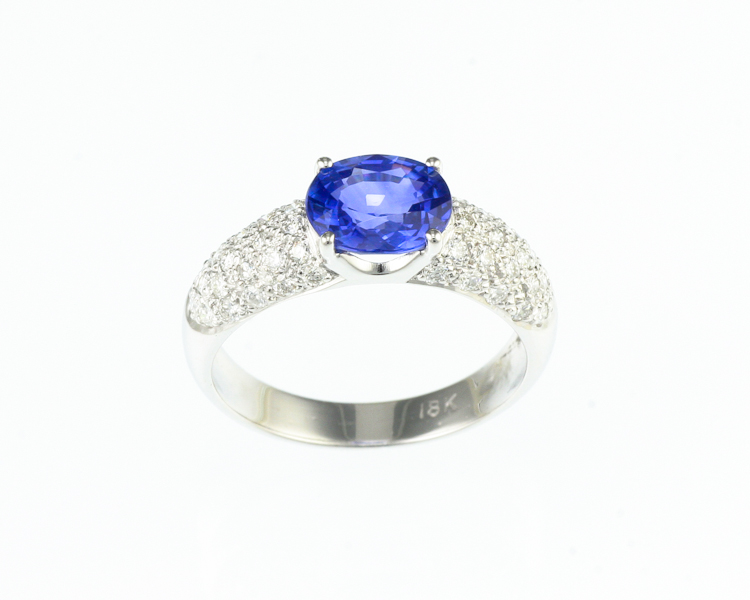 Blue sapphire and diamond ring - Click Image to Close