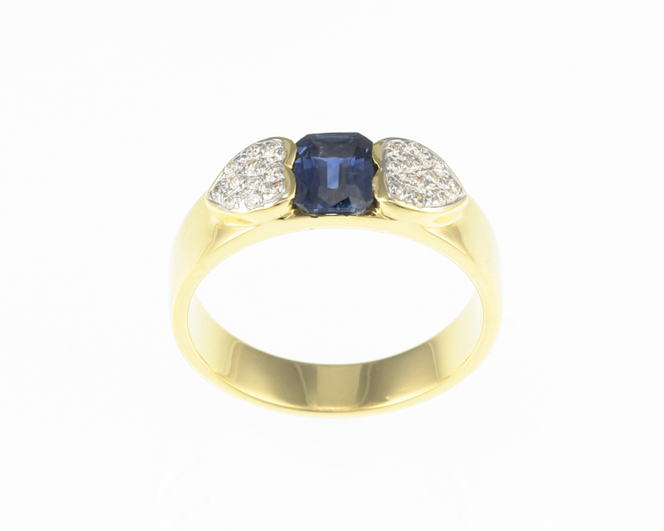 Blue sapphire and diamond ring - Click Image to Close