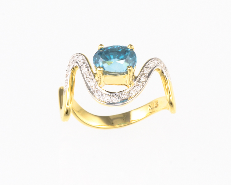 Zircon and diamond ring - Click Image to Close