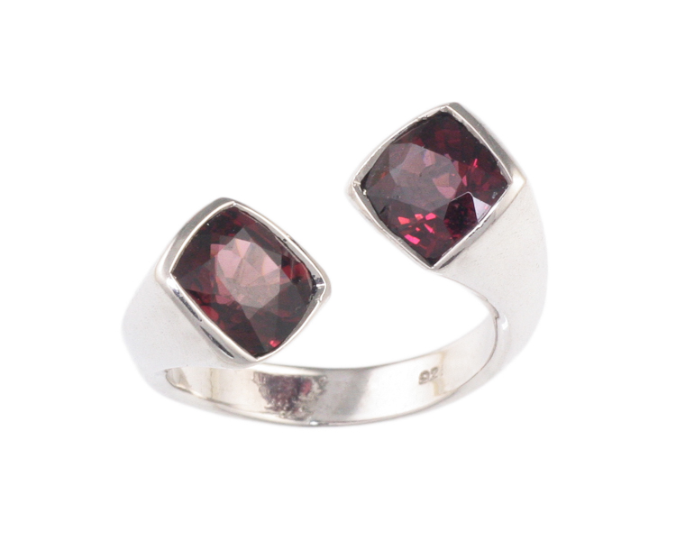 Rhodolite garnet ring - Click Image to Close