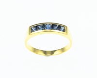 Blue sapphire ring